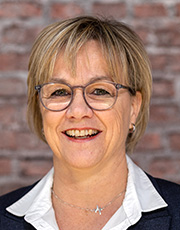 Pia-Yvonne Schneider - Volksbank Mittelhessen Pia-Yvonne Schneider - Volksbank Mittelhessen